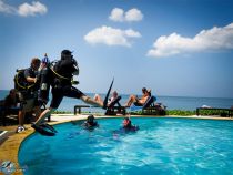 Scuba-diving-training-jumping-in-pool